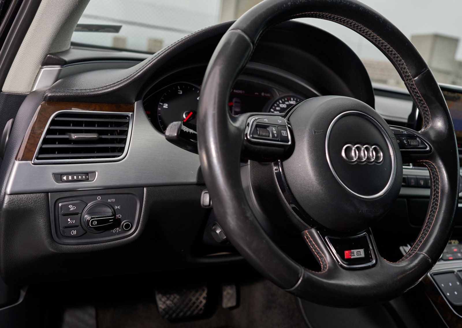 AUDI A8 3.0TDI 3X-TV W12 пакет 