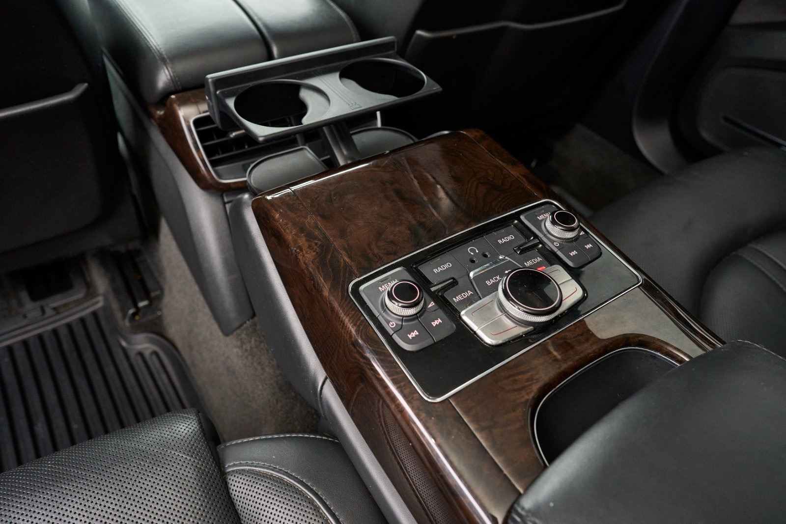 AUDI A8 3.0TDI 3X-TV W12 пакет 