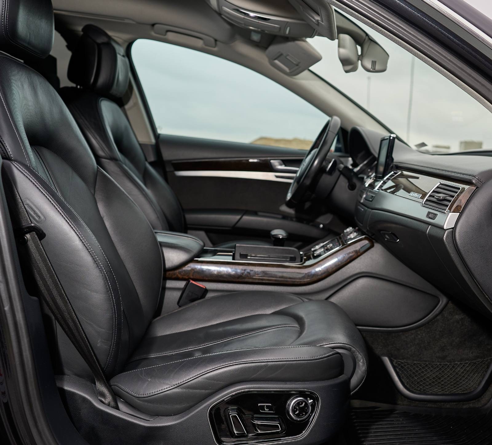 AUDI A8 3.0TDI 3X-TV W12 пакет 