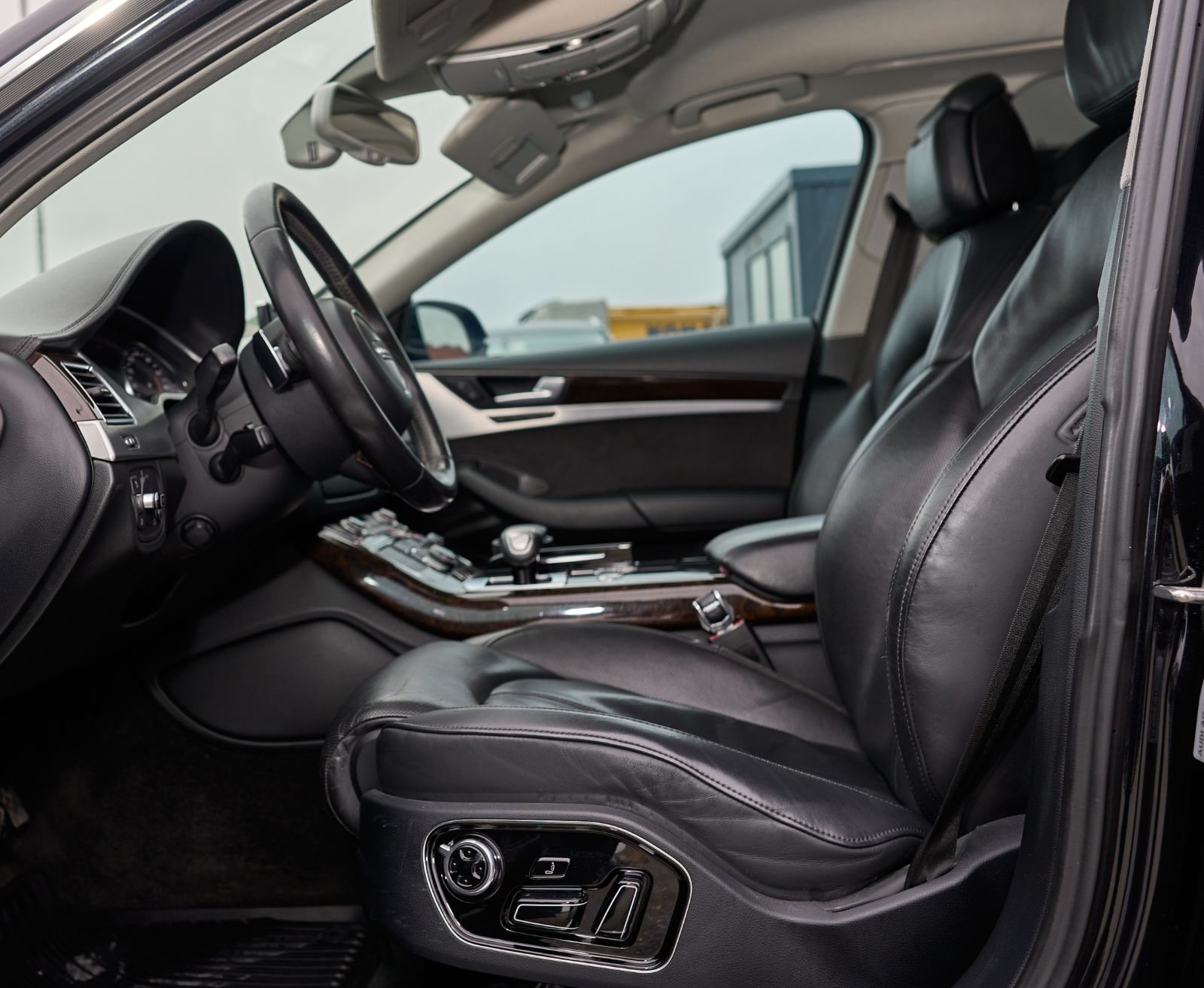 AUDI A8 3.0TDI 3X-TV W12 пакет 